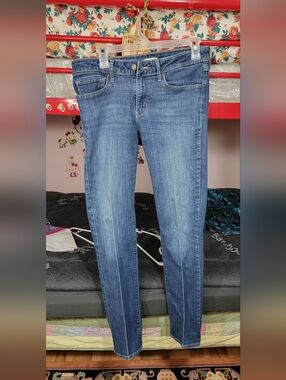 Levi's Strauss  712 Slim Women's Skinny Jeans in Mid Blue Wash
